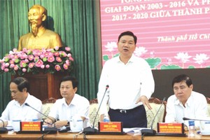 市委書記丁羅昇在會上發言。