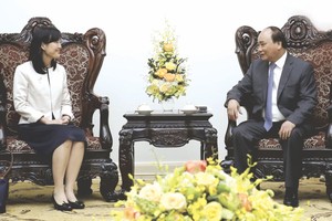 阮春福總理在政府辦公廳接見台灣寶成集團執行長蔡佩君。