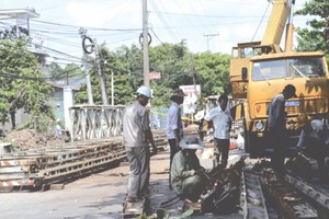 貢迪廟橋倒塌 省路交通中斷