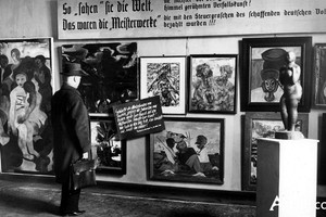 1938年2月，納粹在柏林策劃的“墮落的藝術”展。（圖源：互聯網）