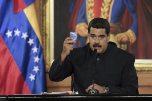 面對近月持續的大規模反政府示威，委內瑞拉總統馬杜羅（Nicolás Maduro）宣布重新制定憲法，以解決政治危機。（圖源：路透社）