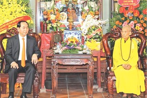 陳大光主席向大和尚致以節日祝賀。（圖源：互聯網）