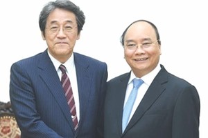 阮春福總理接見梅田‧ 邦夫大使。（圖源：互聯網）