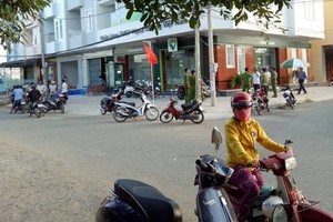 遭劫的越南外貿銀行茶榮沿海市分行。（圖源：互聯網）