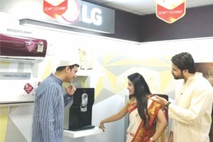 消費者體驗LG產品各種功能。（圖源：互聯網）