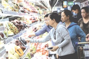 消費者在Co.opMart超市購物。資料圖：互聯網