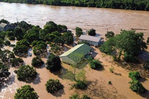 洪水导致马江水位上涨，使许多地方严重受淹。