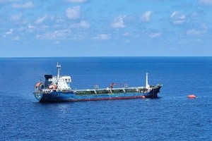 运油船在崑崙岛附近时机舱起火。