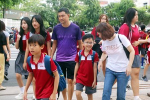 加拿大国际学校的学生8月11日返校。