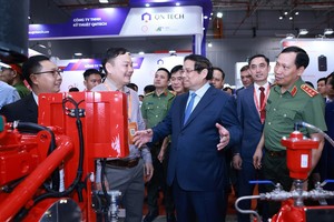 范明政总理出席2025年国际消防、救援技术与装备及安防设备展览。