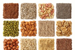 坚果有助于降低总胆固醇，有害胆固醇。