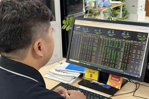 资金流入银行和证券板块。