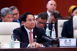 越南政府总理范明政在峰会上发表讲话。