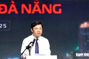 岘港市人委会主席梁阮明哲刚获委任为岘港市市委书记。