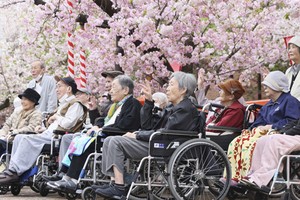 日本百岁老人人数连续55年创新高。
