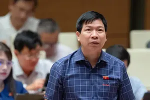 暂停陈文式国会代表职务。