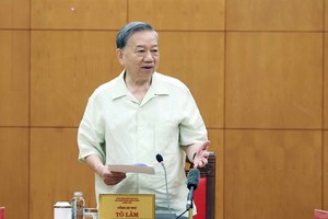 党中央总书记苏林发表讲话。