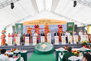 各代表出席落成仪式。