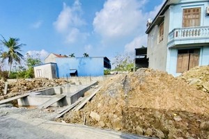 杜文友开始打地基时，当地政府没有采取任何制止措施，事态演变至今益发严重。