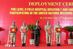 黄春战上将主持召开七号二级野战医院和四号工兵队出征仪式。