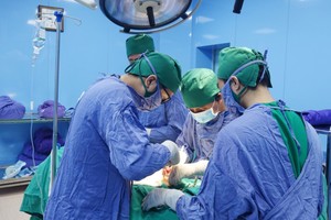 老翁意外发现患上乳腺癌。