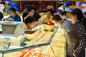 SJC金片和9999金戒指的价格均创下历史新高。