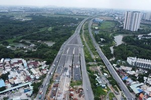 胡志明市在10月份动工和落成9个重大项目