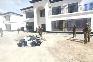 缅甸政府军在KK园区查获星链设备。