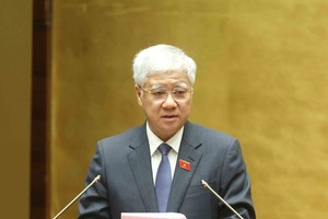 党中央政治局委员、党中央书记处书记、越南祖国阵线中央委员会主席杜文战。