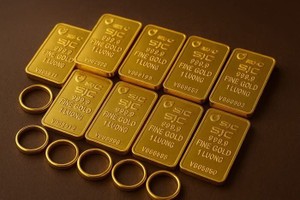 国内黄金价格今早持续大幅下跌。