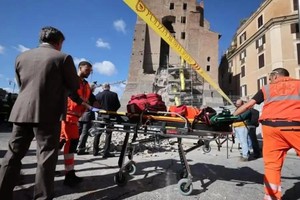 罗马一中世纪塔楼部分坍塌致一人死亡