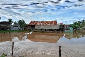 越南嘉莱省亚孝（Ia Hiao）乡约450户居民因强降雨导致局部内涝受困。 