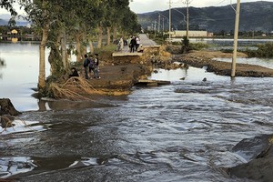 台风暴雨导致嘉莱省多处地区仍处于孤立状态。