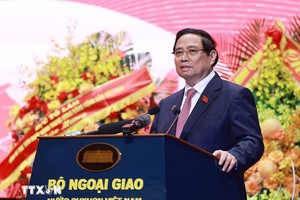 范明政总理发表讲话。