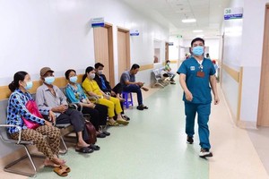  病人在胡志明市一家医院接受治疗。