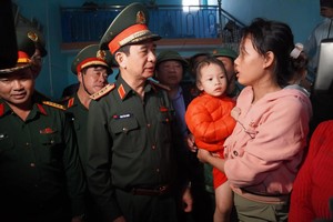 潘文江大将：军队要协助灾民尽快重建家园