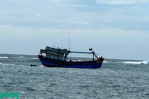 渔船在海上遇险。