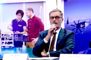 法国驻越大使奥利维耶·布罗谢发表讲话。