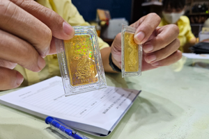 12月14日黄金价格骤增。