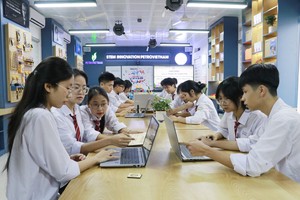 阮惠高中学校STEM教育实验室。