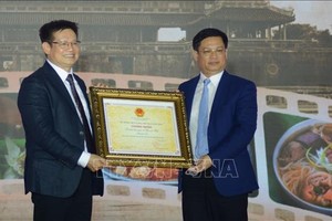 顺化牛肉粉正式被列入国家级非物质文化遗产名录的发布仪式。