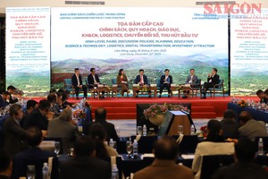 各位嘉宾在“发展夷灵高原的新战略与愿景”国际研讨会上参加讨论。