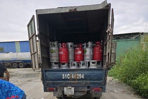  煤气被运往各地销售。