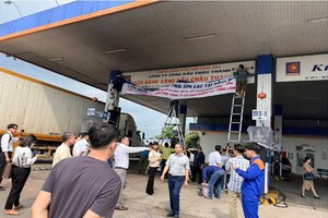 胡志明市-隆城-油曳高速公路休息站发生的纠纷导致企业通报停止销售燃油。