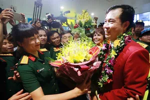 Xạ thủ Hoàng Xuân Vinh tiếp tục được vinh danh. tác giả: NGỌC HẢI