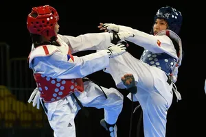 Kim Tuyền (giáp xanh) không thể làm nên lịch sử giành HCV. Nguồn: tư liệu