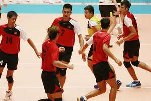 Tuyển bóng chuyền nam Việt Nam vẫn tập với 14 người. Nguồn: AVC