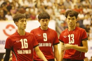 VĐV bóng chuyền nam Tràng An Ninh Bình được quà tết như VĐV của các môn khác tại địa phương. Ảnh: BongchuyenVN