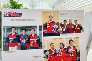 Các xạ thủ Hoàng Xuân Vinh, Trần Quốc Cường, Nguyễn Mạnh Tường tại SEA Games 2007. Năm nay, xạ thủ Hoàng Xuân Vinh tham gia ban huấn luyện đội tuyển bắn súng quốc gia còn xạ thủ Trần Quốc Cường vẫn thi đấu SEA Games 31 tại Việt Nam. Ảnh: TTXVN