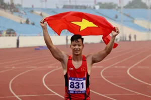 VĐV Nguyễn Hoài Văn tự hào là người con của quê hương Long An đã giành HCV SEA Games 31. Ảnh: DŨNG PHƯƠNG
